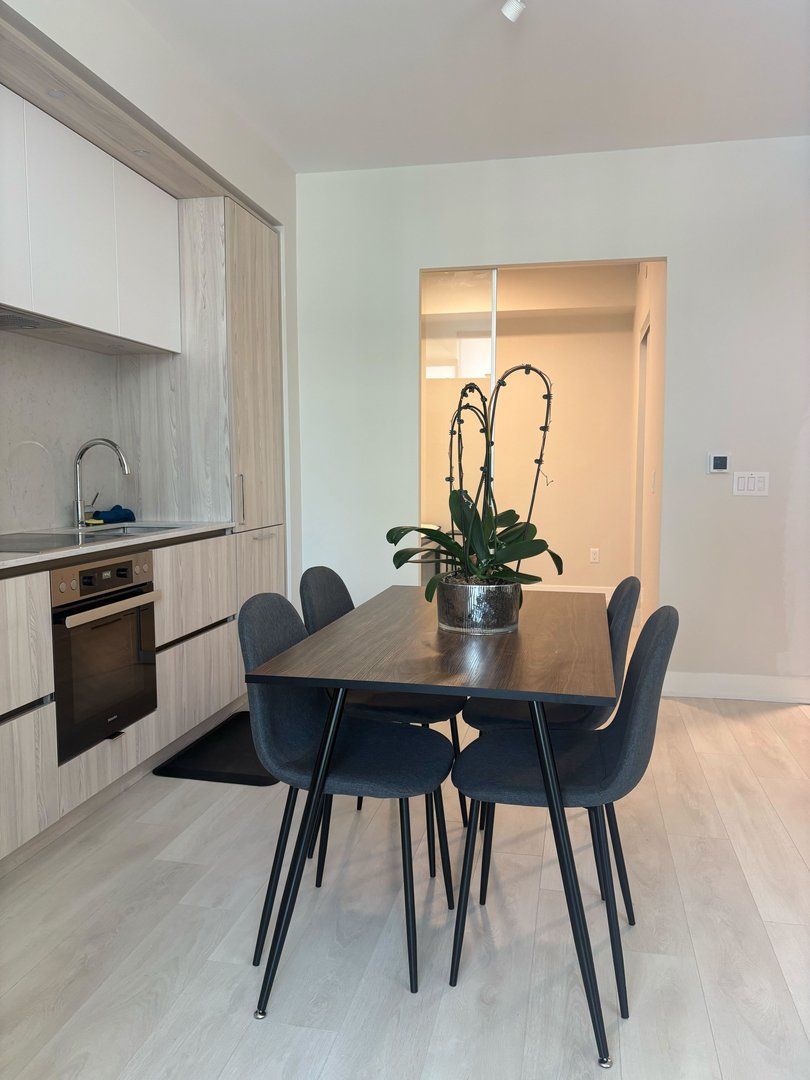 15 Mercer Street - Toronto, ON - Room $1200 🇨🇦