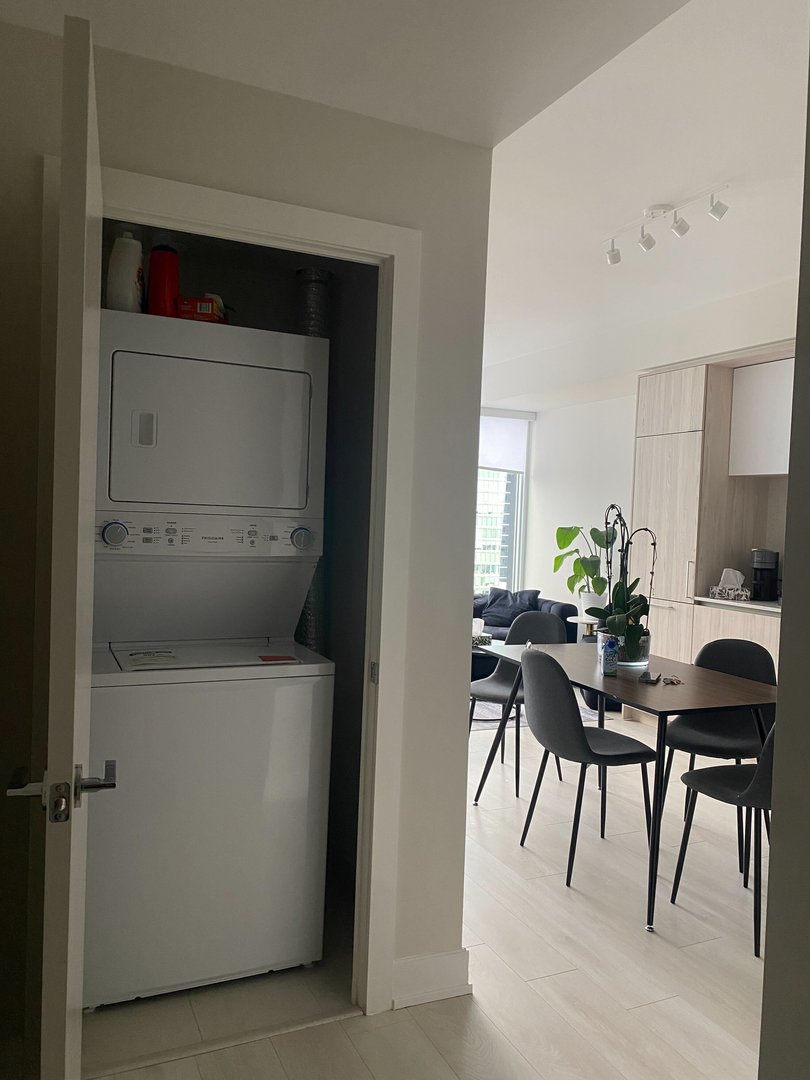 15 Mercer Street - Toronto, ON - Room $1200 🇨🇦