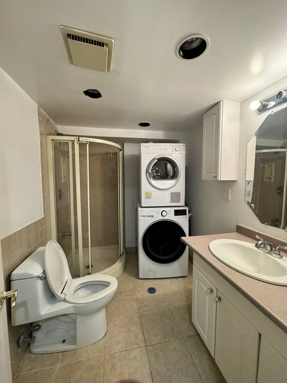 Furnished Female room in Thornhill 980$ 🇨🇦