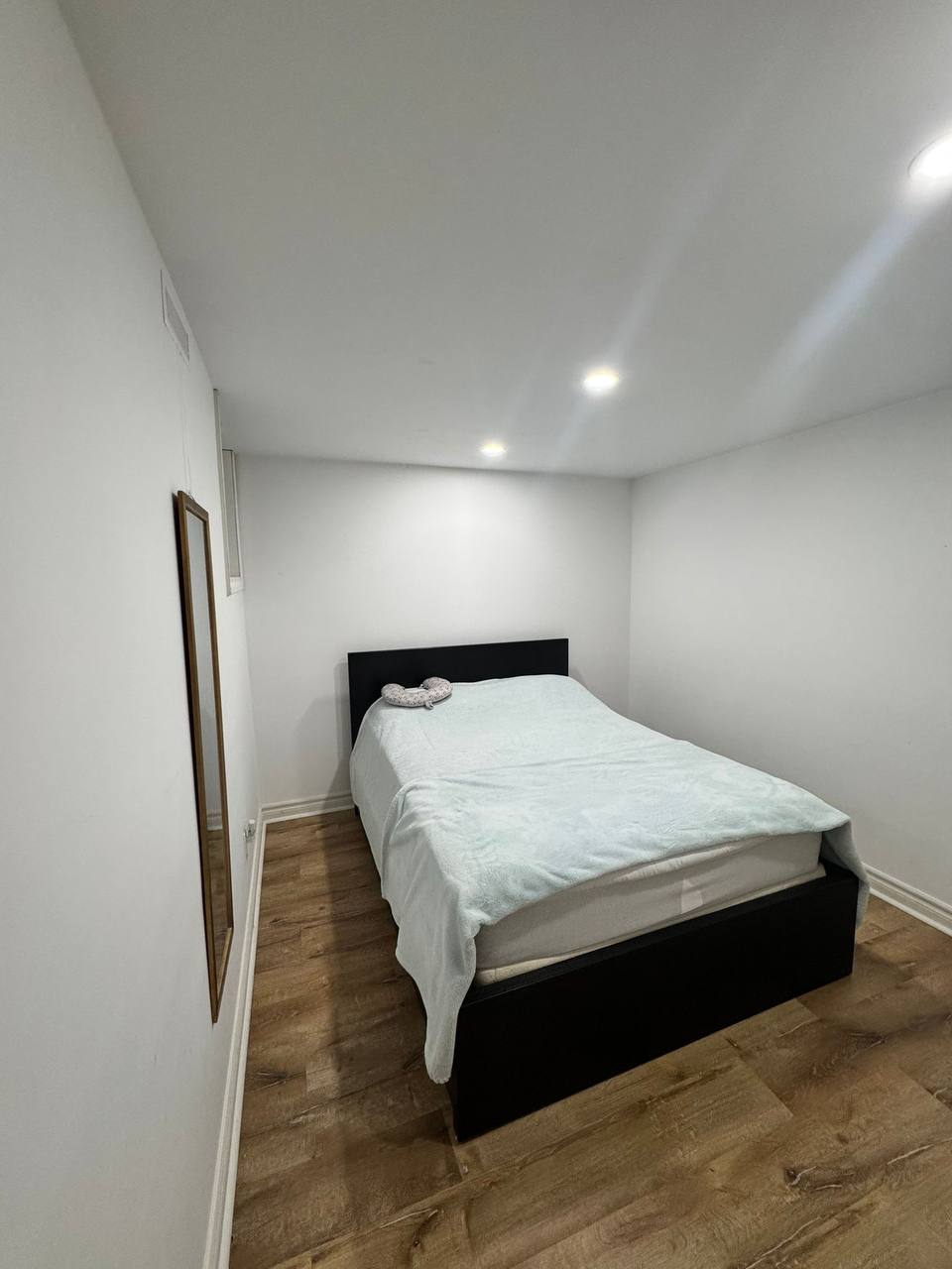 Furnished Female room in Thornhill 980$ 🇨🇦