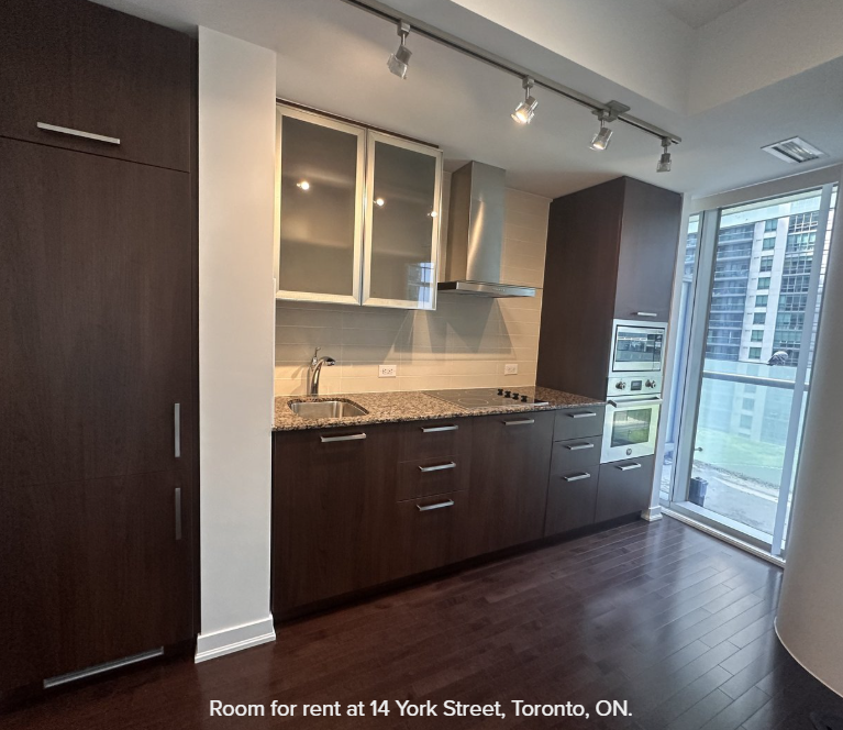Room in Toronto ON 14 York Street $1350 🇨🇦