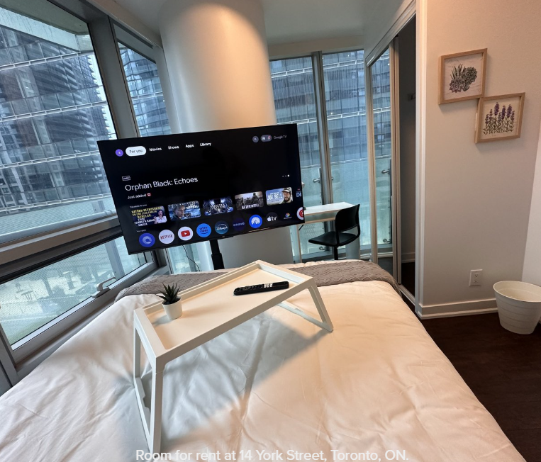 Room in Toronto ON 14 York Street $1350 🇨🇦