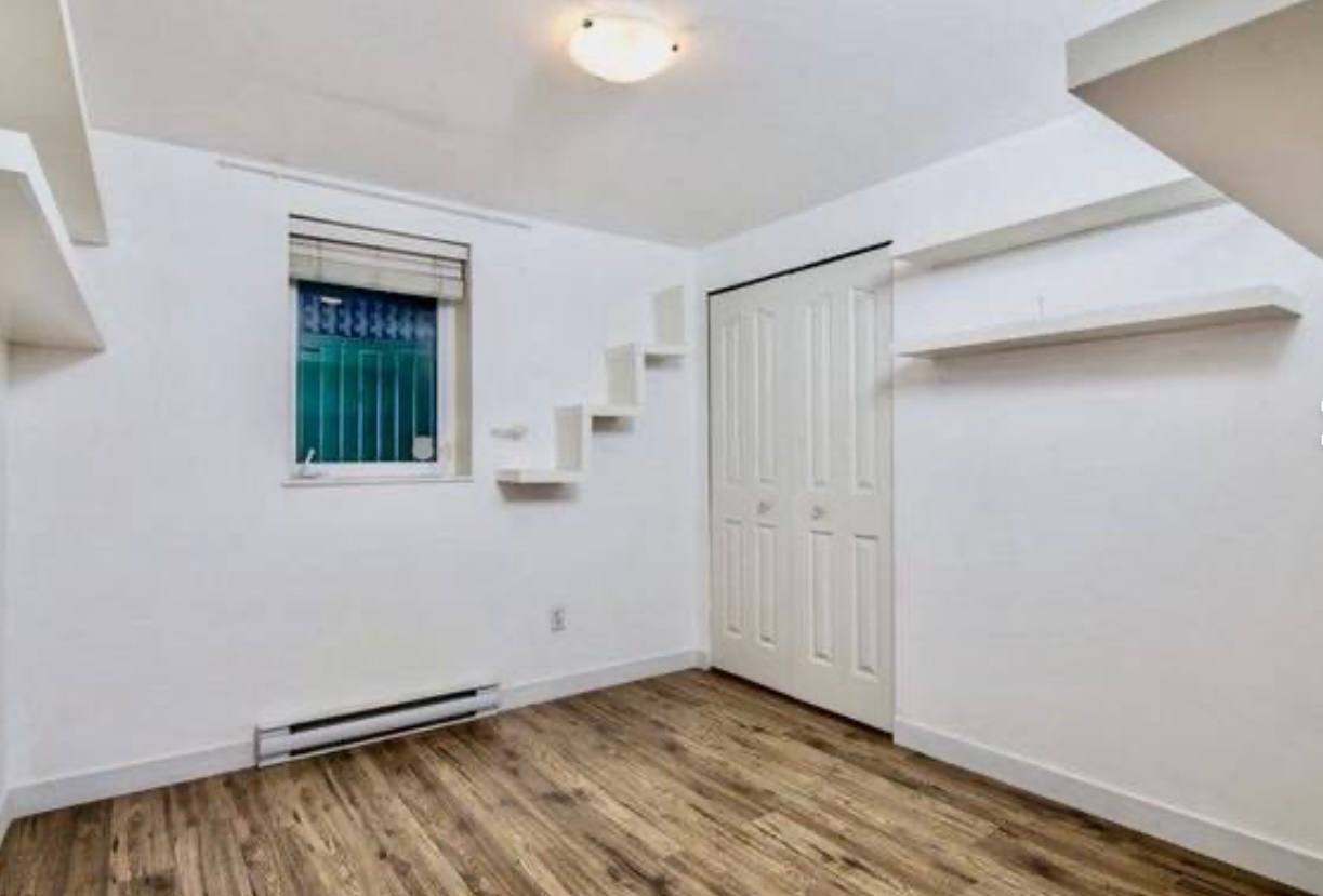 Female room in west vancouver 1400$ 🇨🇦