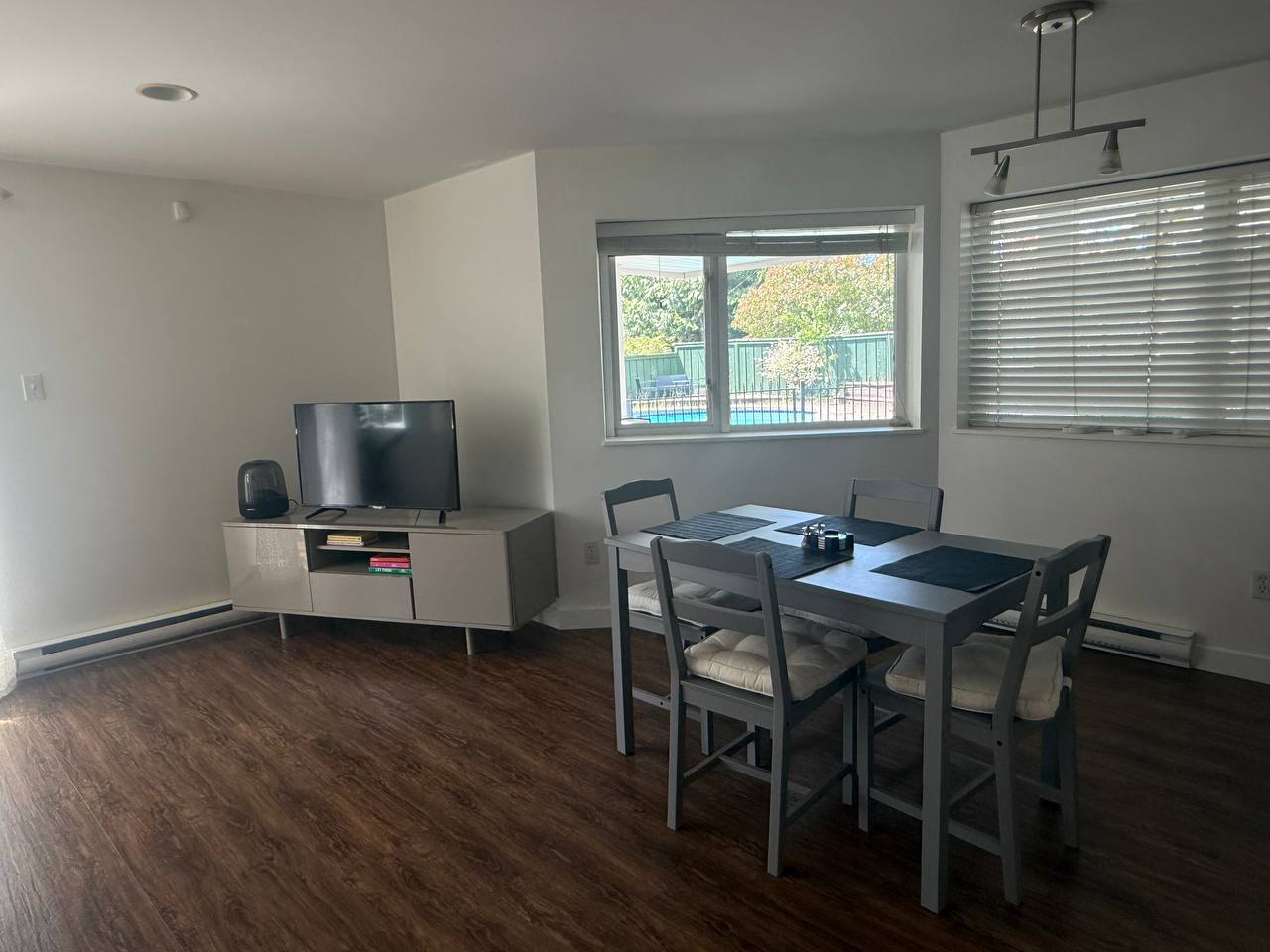 Female room in west vancouver 1400$ 🇨🇦